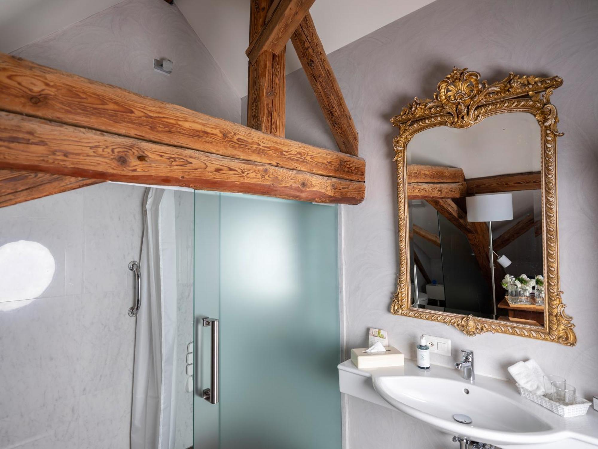 Romantik Hotel De L'Ours Sugiez Экстерьер фото