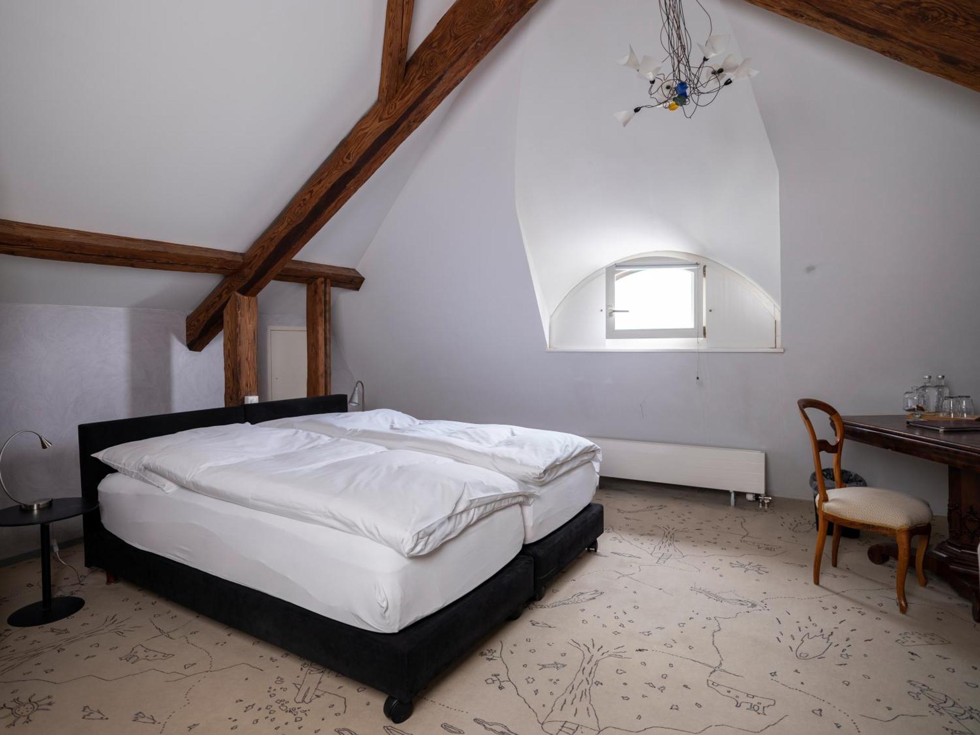 Romantik Hotel De L'Ours Sugiez Экстерьер фото
