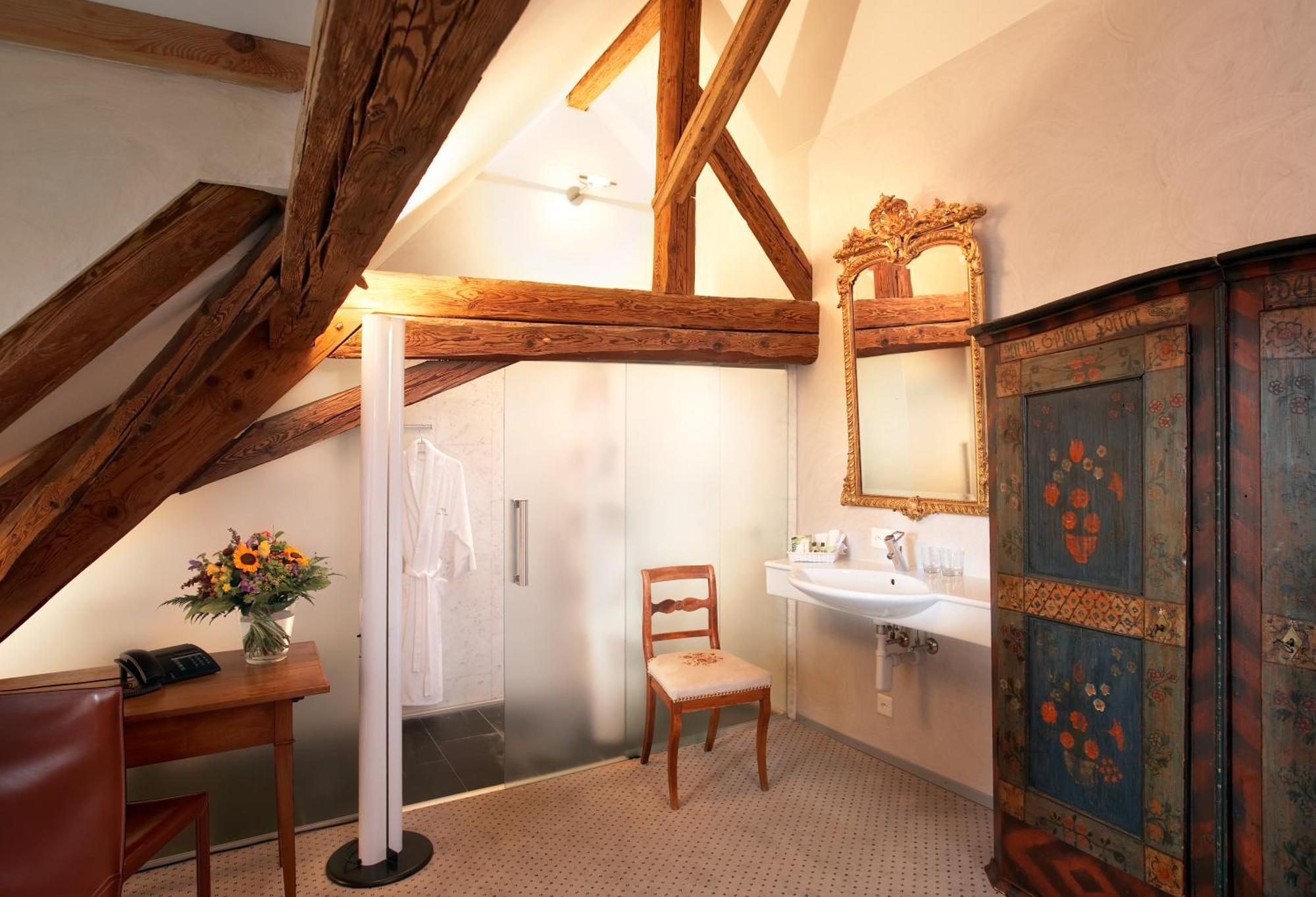 Romantik Hotel De L'Ours Sugiez Экстерьер фото