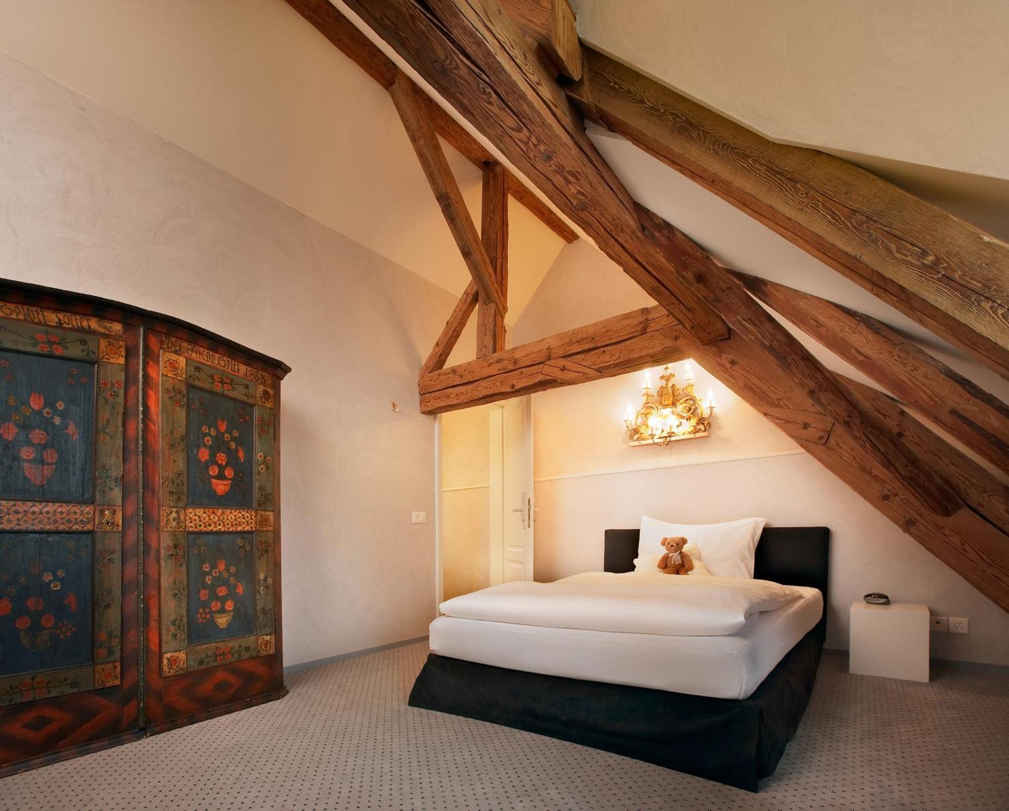 Romantik Hotel De L'Ours Sugiez Экстерьер фото