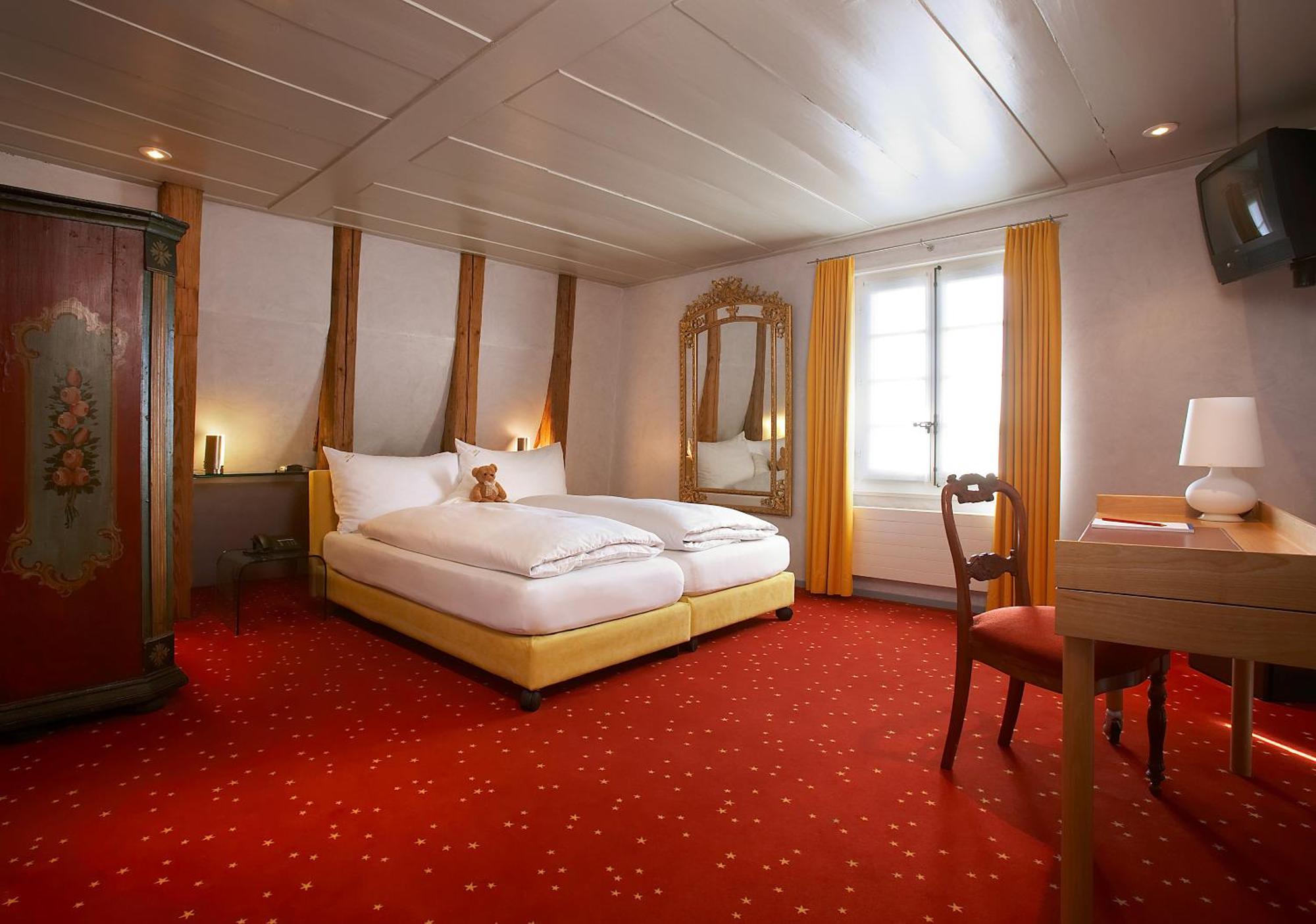 Romantik Hotel De L'Ours Sugiez Экстерьер фото