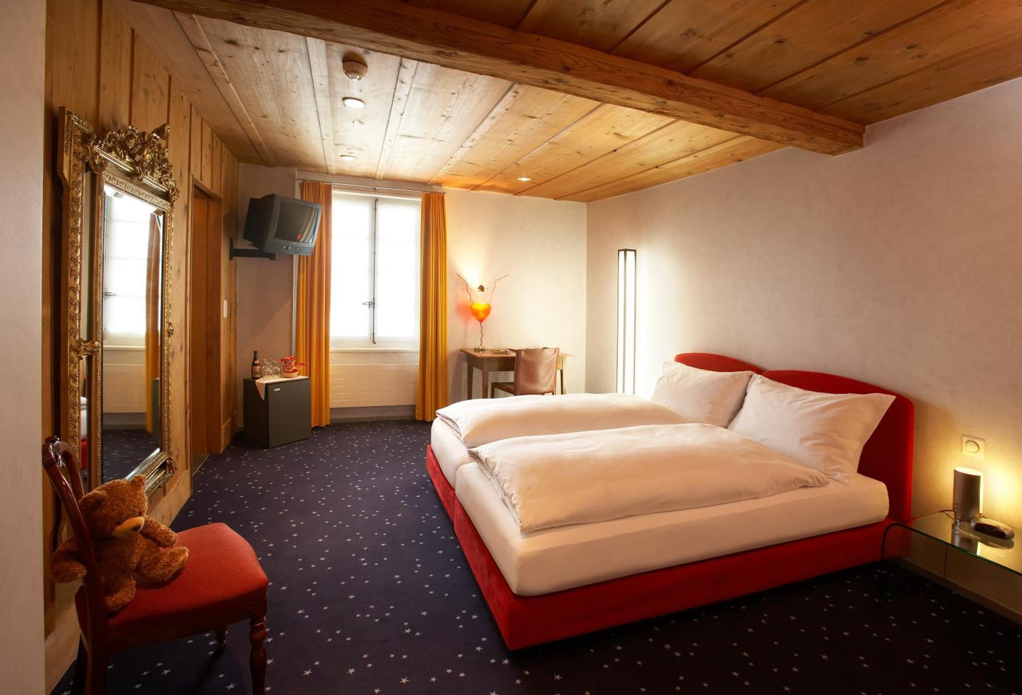 Romantik Hotel De L'Ours Sugiez Экстерьер фото